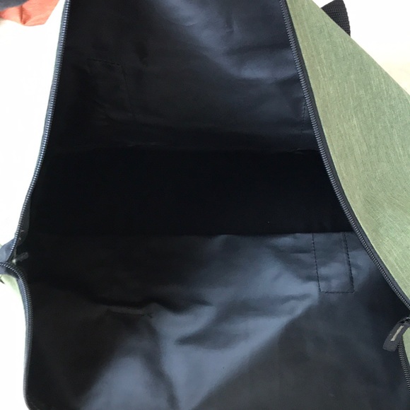 A bundle of three duffel  bag - Picture 14 of 16